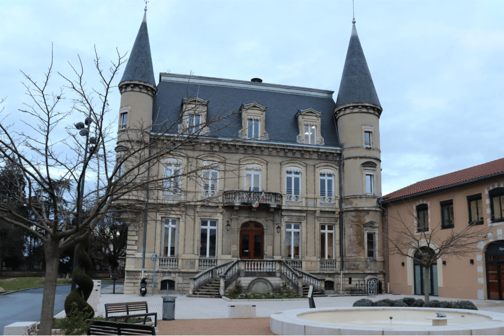 Façade avant de la mairie de Bourgoin-Jallieu