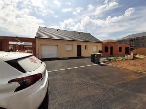 Maison neuve de plain-pied avec garage intégré