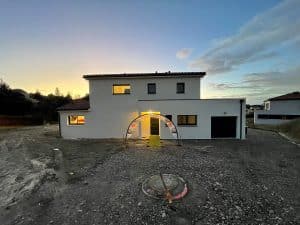 Maison à étage construire à Lacroix-Falgarde - Vue soir de face