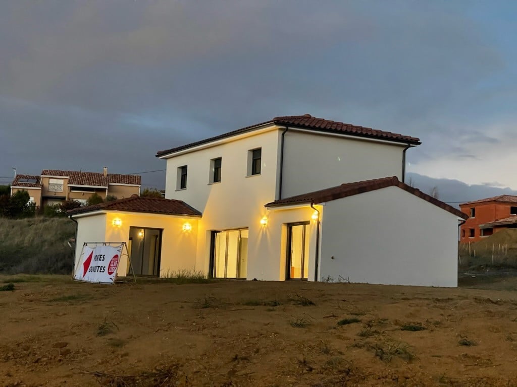 Maison à étage construite à Lacroix-Falgarde - Vue soir