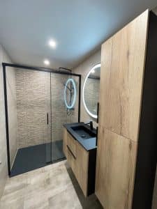 Salle de bain avec douche à l'italienne - Maison à étage - Lacroix-Falgarde