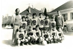 Equipe de foot dans les années 70 - Maisons Clair Logis