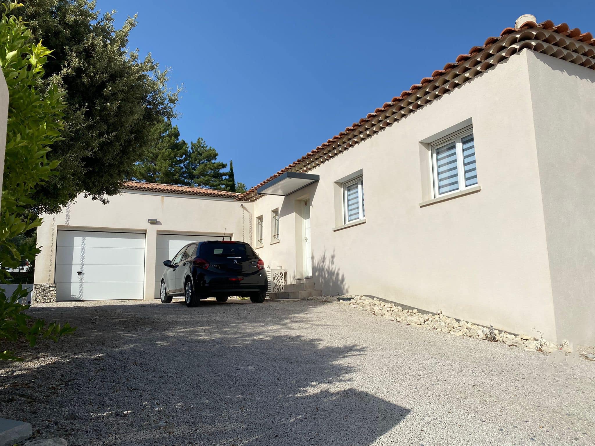 Maison en L avec double garage dans les Bouches-du-Rhône