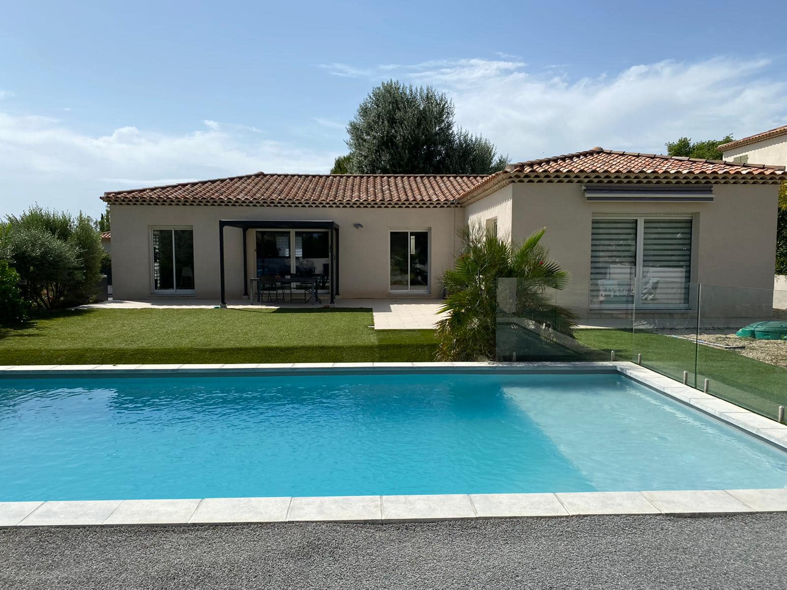 Maison en L avec piscine dans les Bouches-du-Rhône