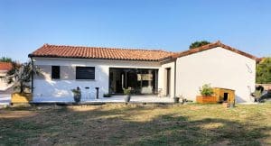 Maison neuve en L avec enduit bi-ton