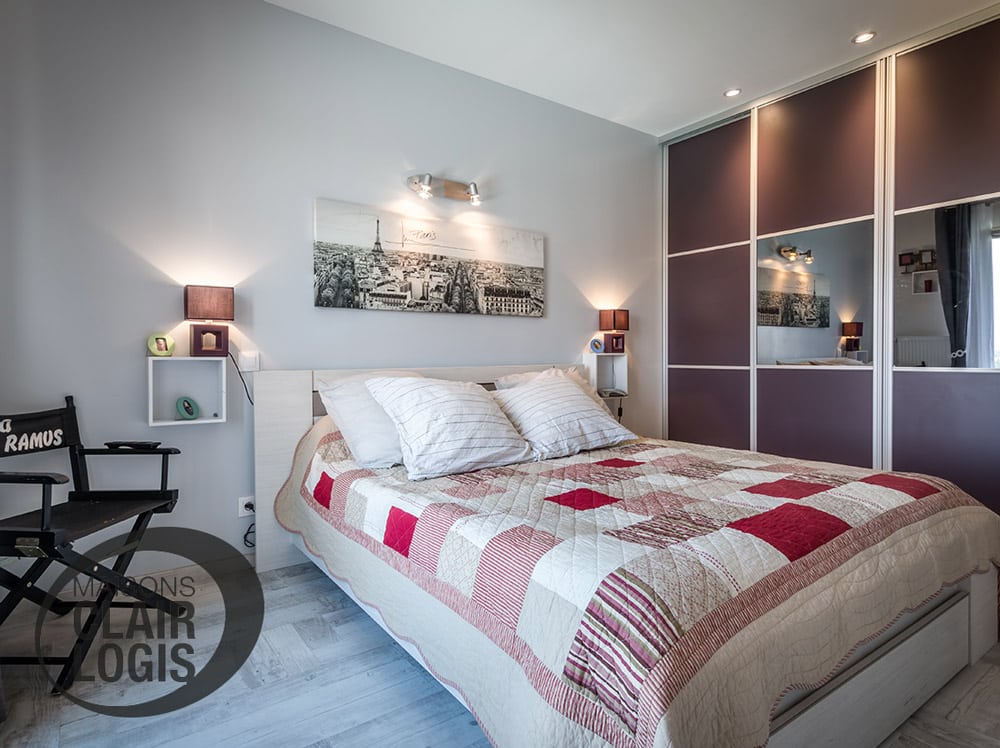 Chambre moderne avec placard intégré