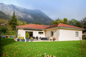 Maison en L construite en Isère - Maisons Clair Logis
