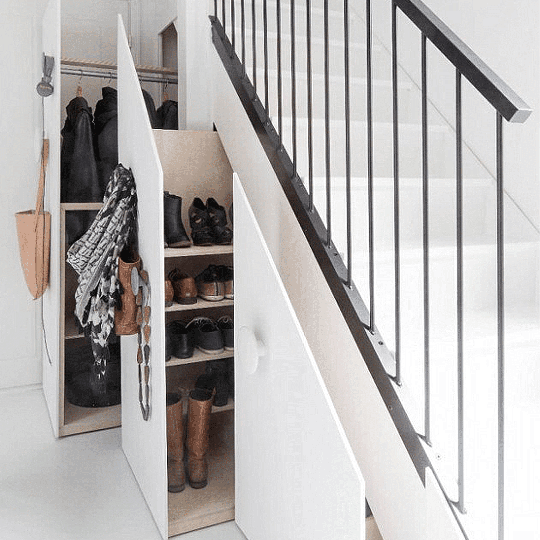 Placard sous escalier