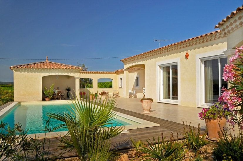 Terrasse avec piscine - maison provençale